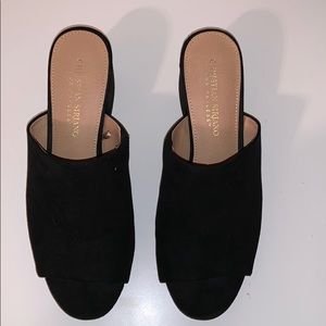 Black slip-on open toed shoes